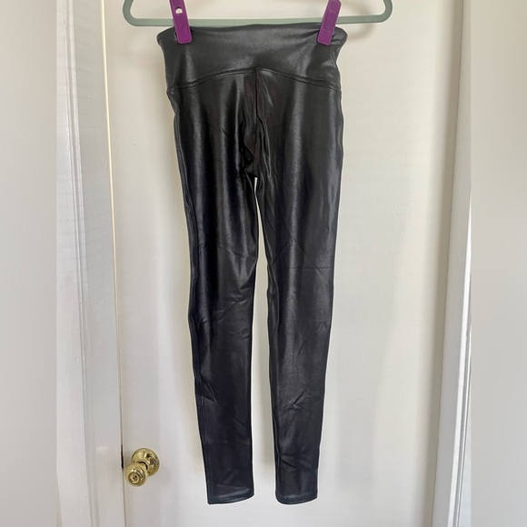 Spanx Faux Leather Leggings MEDIUM PETITE - Picture 2 of 4